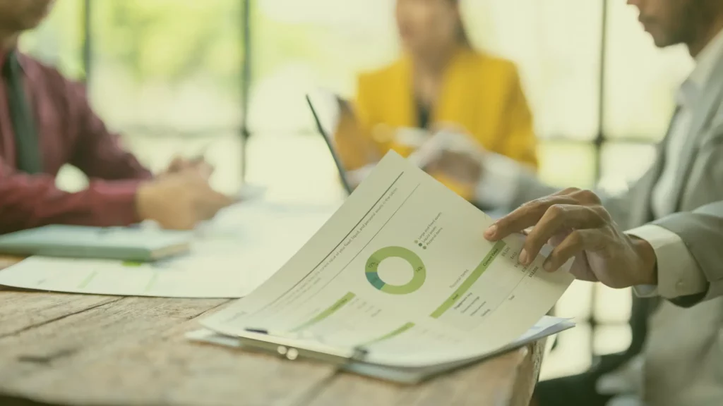 document d’aide à la décision B2B utilisé en comité pour comparer des options et réduire l’incertitude